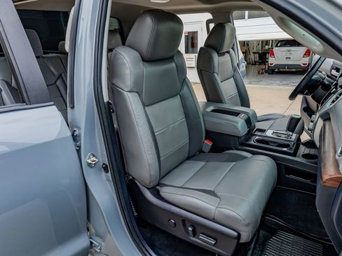 Used 2020 Toyota Tundra Limited w/ Limited Premium Package image 31