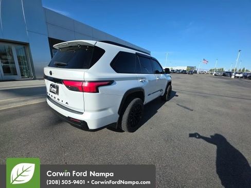 Used 2024 Toyota Sequoia Platinum AWD/4WD image 11