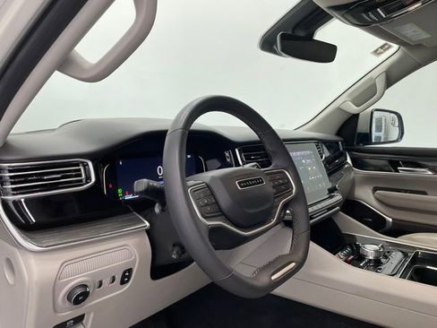 Used 2022 Jeep Wagoneer Series III w/ Convenience Group I image 34