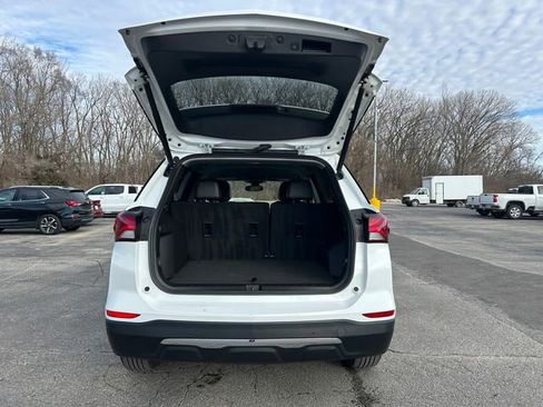 Used 2023 Chevrolet Equinox Premier image 17