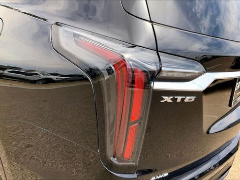 Used 2022 Cadillac XT6 Sport AWD/4WD image 32