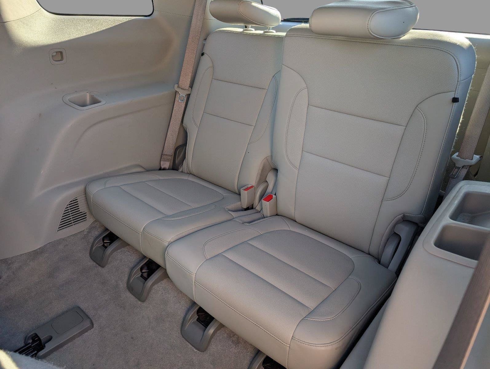 Used 2020 GMC Acadia SLT w/ Premium Package FWD image 32