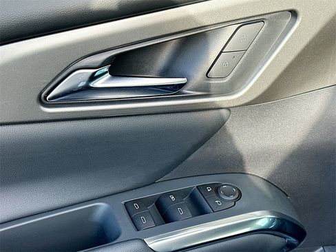 New 2026 Chevrolet Traverse LT image 13