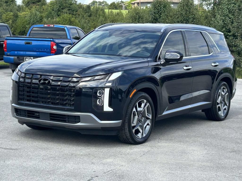 Used 2024 Hyundai Palisade SEL w/ Premium Package FWD image 3