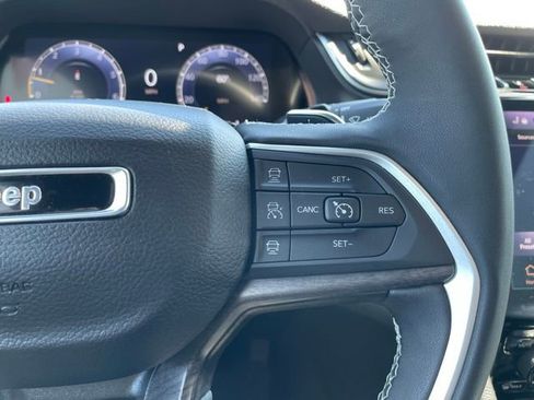 Used 2024 Jeep Grand Cherokee Limited w/ Luxury Tech Group II image 8