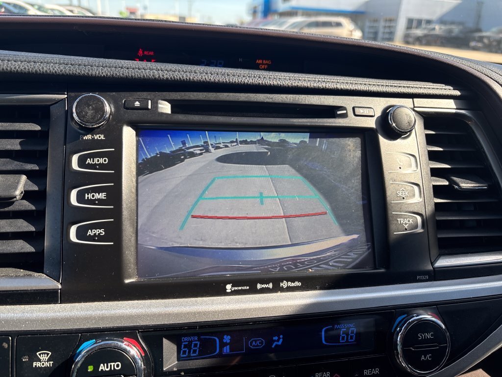 Used 2018 Toyota Highlander Plus AWD/4WD image 19