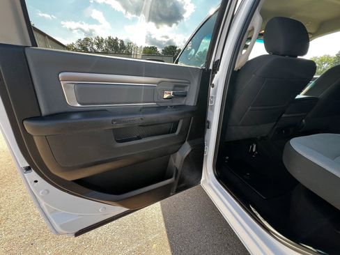 Used 2021 RAM 1500 Classic SLT image 19