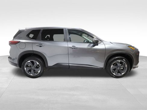 Used 2024 Nissan Rogue SV image 5
