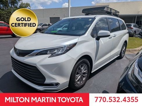 Used 2023 Toyota Sienna XLE FWD image 5
