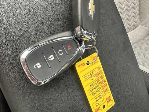 Used 2022 Chevrolet Equinox LS AWD/4WD image 8