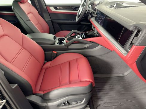 New 2025 Porsche Cayenne S AWD/4WD image 30