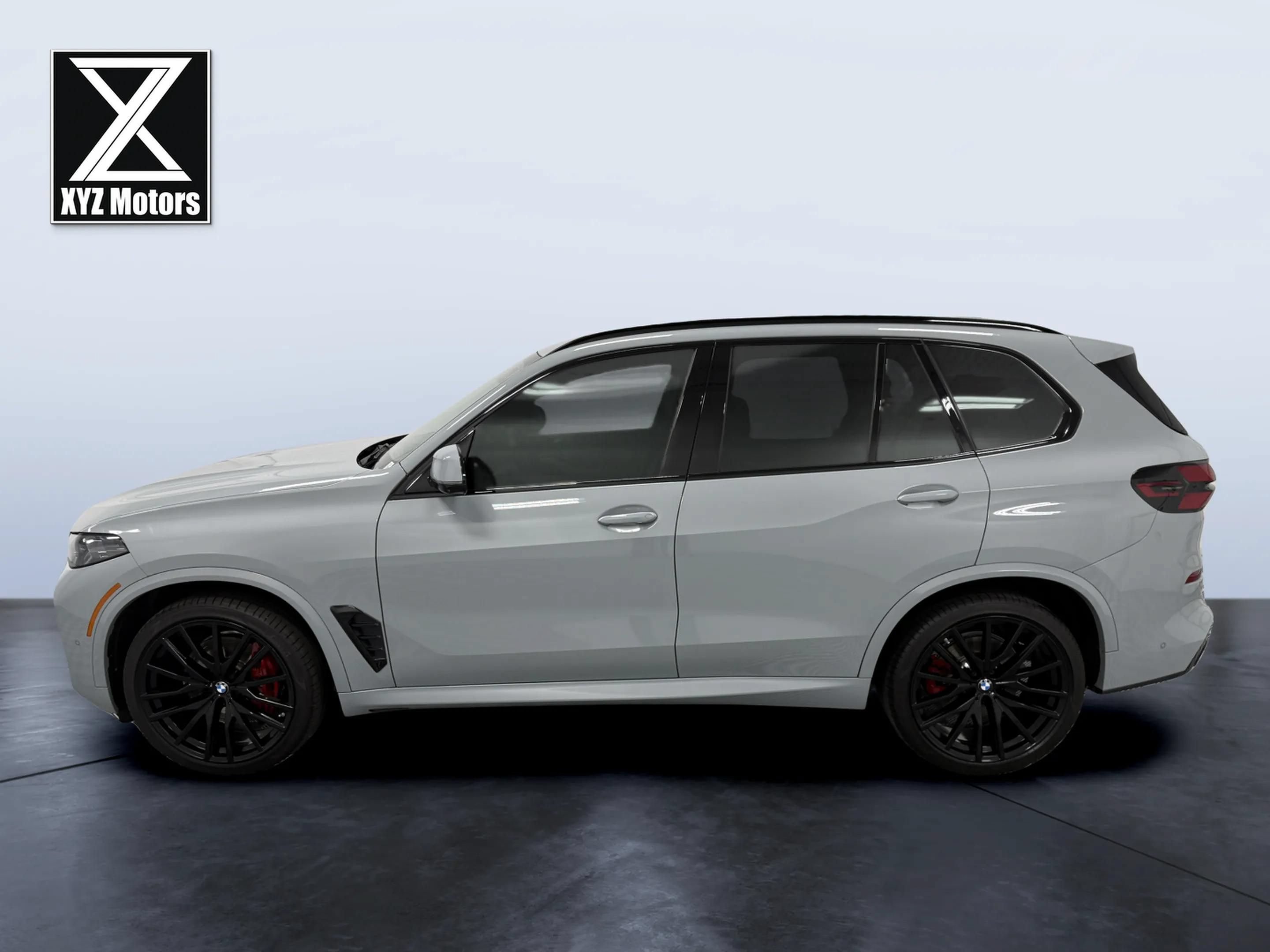 Used 2024 BMW X5 xDrive40i w/ M Sport Package AWD/4WD image 3
