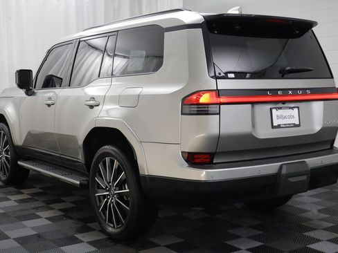Used 2024 Lexus GX 550 w/ Accessory Package (Z1) image 15