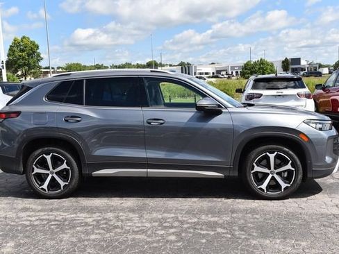 Certified 2025 Volkswagen Tiguan SE w/ Panoramic Sunroof Package AWD/4WD image 5