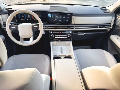 Certified 2025 Hyundai Santa Fe SE image 15