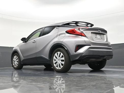 Used 2020 Toyota C-HR LE FWD image 22