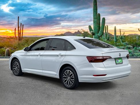 Used 2019 Volkswagen Jetta SE w/ Cold Weather Package FWD image 3