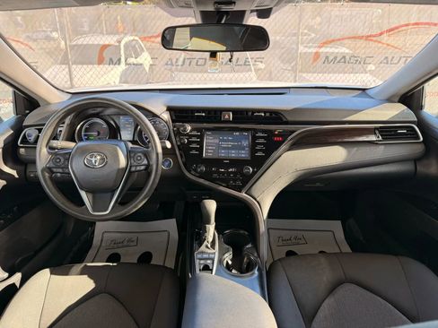 Used 2020 Toyota Camry LE image 27
