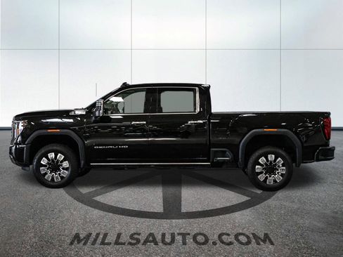 Used 2025 GMC Sierra 3500 Denali w/ Denali Reserve Package AWD/4WD image 3
