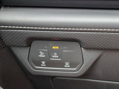 Used 2025 Volkswagen Atlas SE FWD image 21