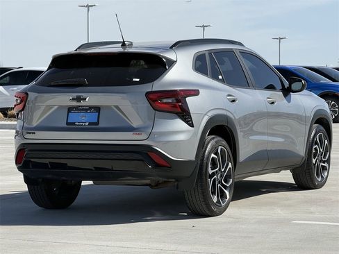 Certified 2025 Chevrolet Trax RS w/ Sunroof Package image 4