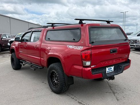 Used 2017 Toyota Tacoma TRD Sport AWD/4WD image 37