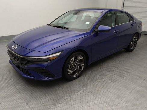 Used 2025 Hyundai Elantra SEL FWD image 2