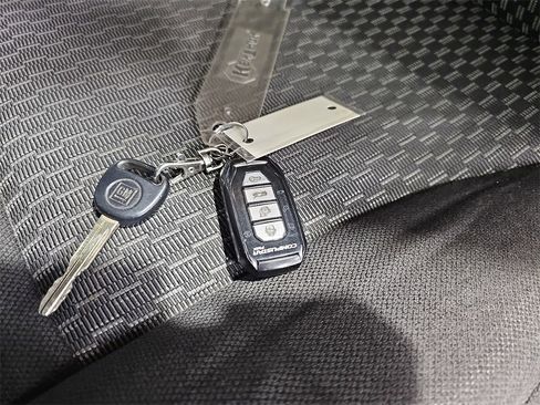 Used 2010 GMC Canyon SLT image 36