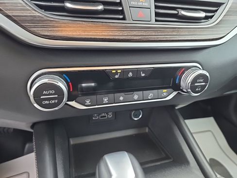 Used 2019 Nissan Altima 2.5 Platinum image 10