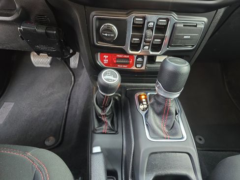 Used 2021 Jeep Gladiator Rubicon w/ Safety Group image 26