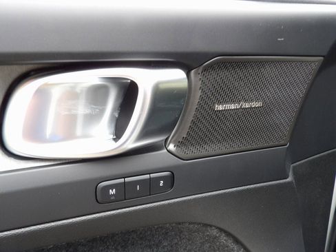 New 2025 Volvo XC40 B5 Ultra w/ Climate Package image 17