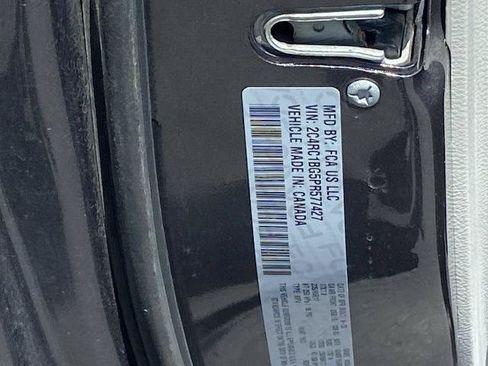 Used 2023 Chrysler Pacifica Touring-L FWD image 28