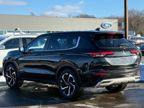 Used 2023 Mitsubishi Outlander SE image 47