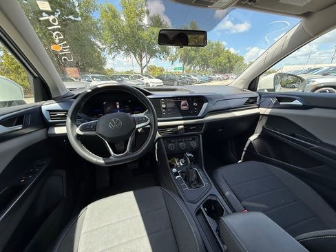Used 2022 Volkswagen Taos SE image 19