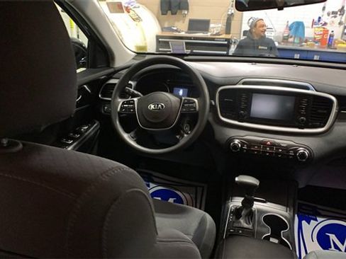 Used 2019 Kia Sorento LX image 14