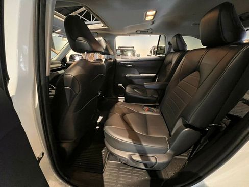 Used 2022 Toyota Highlander XLE image 25
