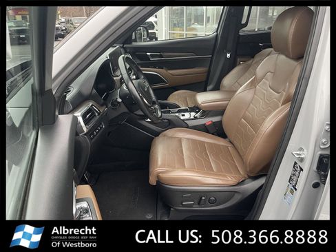 Used 2022 Kia Telluride SX w/ SX Prestige Package image 10