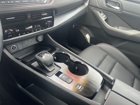 Certified 2022 Nissan Rogue SV w/ SV Premium Package FWD image 27