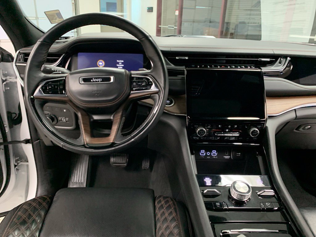 Used 2023 Jeep Grand Cherokee Summit w/ Advanced Protech Group IV AWD/4WD image 15