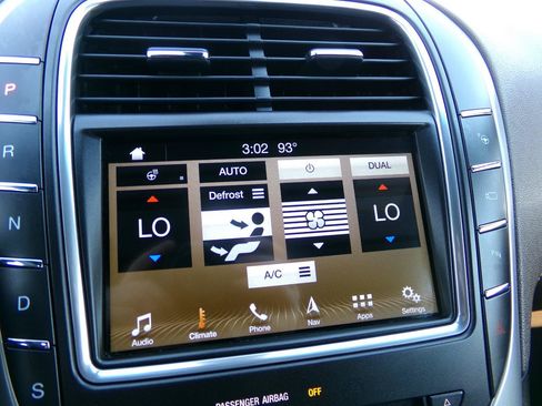 Used 2016 Lincoln MKX Reserve w/ Equipment Group 102A AWD/4WD image 38