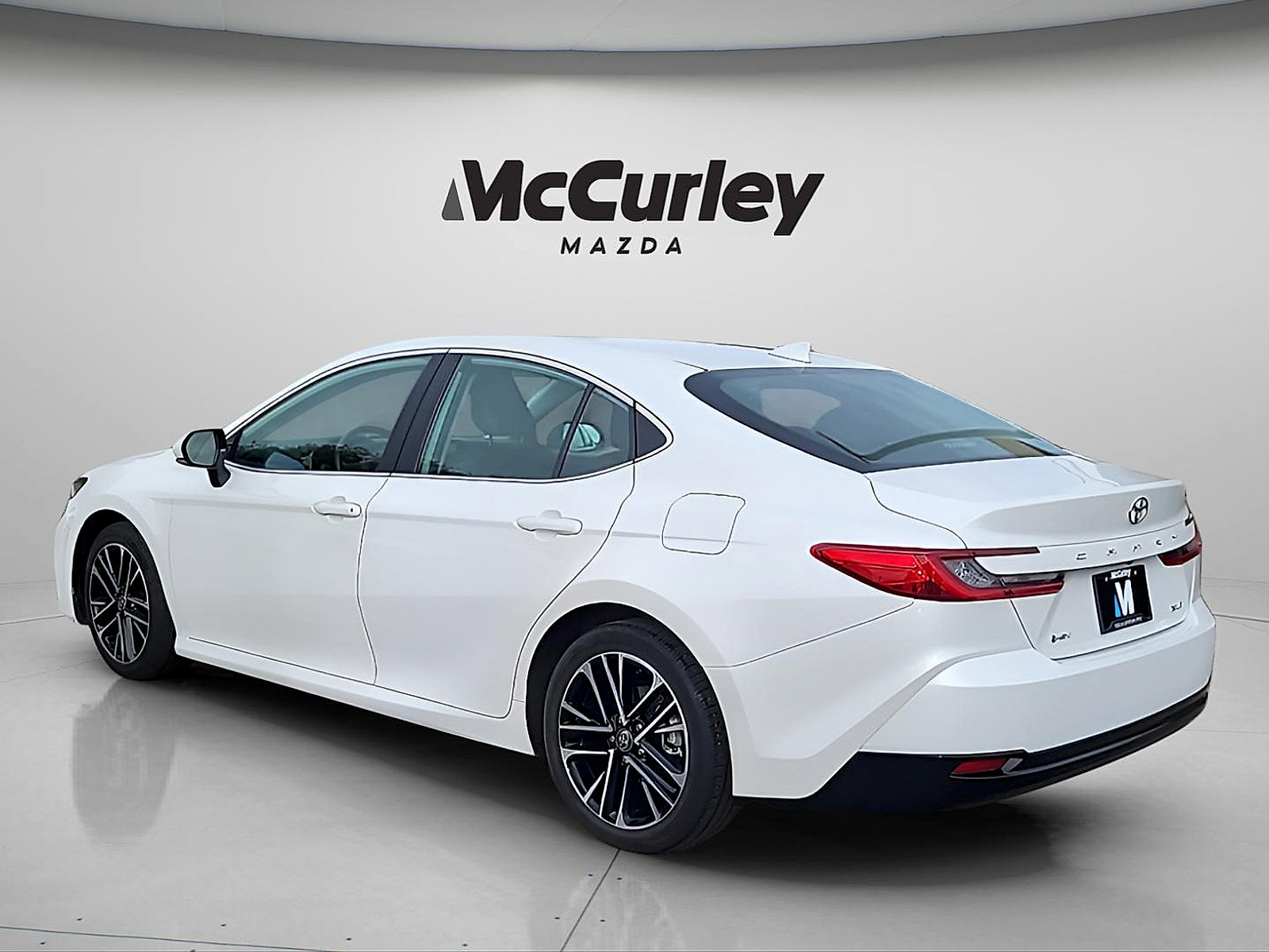 Used 2025 Toyota Camry XLE FWD image 5