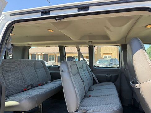 Used 2007 Chevrolet Express 1500 Passenger RWD image 18
