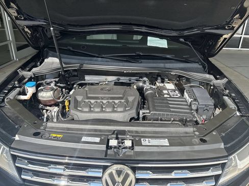 Used 2018 Volkswagen Tiguan SE w/ Panoramic Sunroof Package FWD image 28