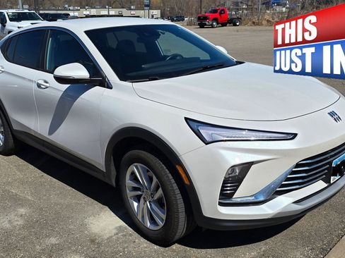 Used 2024 Buick Envista Preferred w/ Convenience I Package image 2