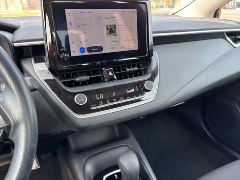 Used 2025 Toyota Corolla LE FWD image 17