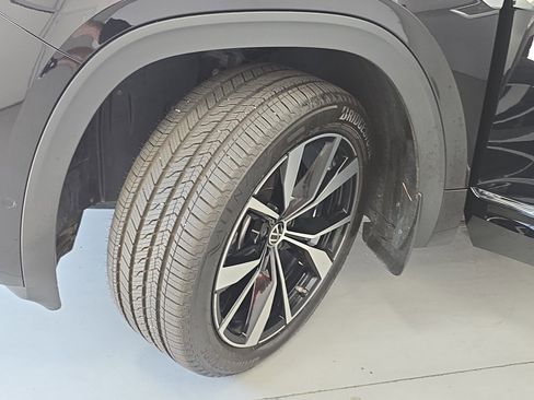 Used 2024 Volkswagen Atlas SEL Premium R-Line AWD/4WD image 34