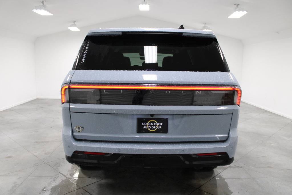 New 2027 Lincoln Navigator Premiere RWD image 7