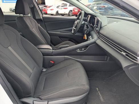 Used 2023 Hyundai Elantra SE FWD image 32