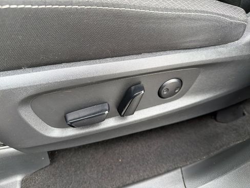 Used 2024 Nissan Pathfinder SV FWD image 20