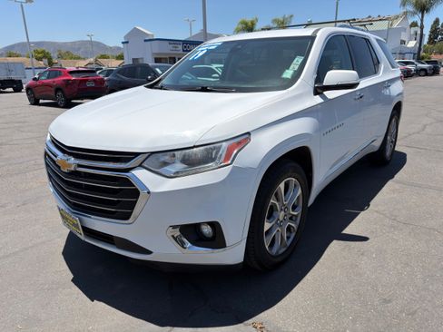 Used 2019 Chevrolet Traverse Premier w/ Driver Confidence II Package FWD image 4
